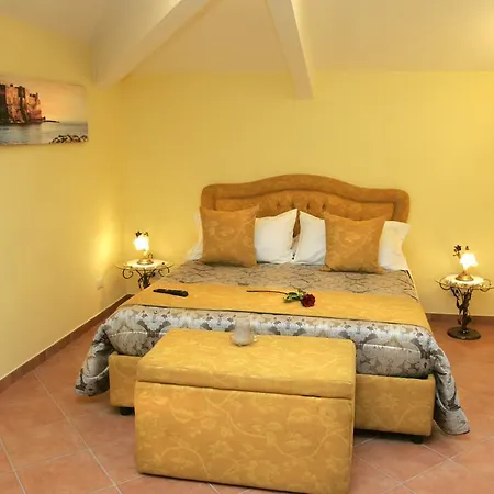 Mercatello Relais Old City 3* Naples